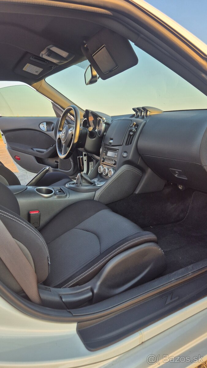 Nissan 370Z - 13