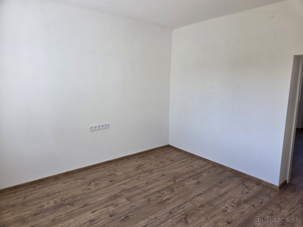 ZNIZENA CENA Moderny zrekonstruovany rodinny dom na predaj - 13