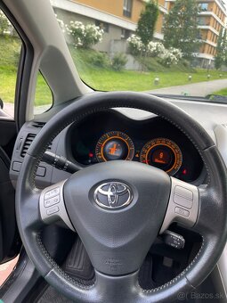 Toyota Auris 2010 2.2d - 13