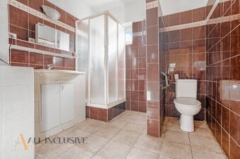 ALL INCLUSIVE | NA PREDAJ STARŠÍ RD NA 914 M² POZEMKU, MALÉ  - 13