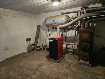 Zachovalý rodinný dom s veľkým pozemkom blízko KNM - 13