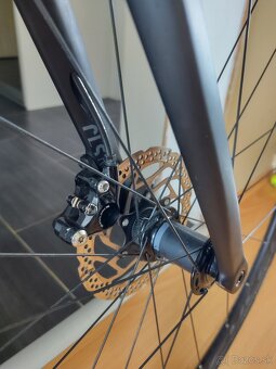 Cestný karbonový bicykel CUBE Attain GTC SL Disc - 13