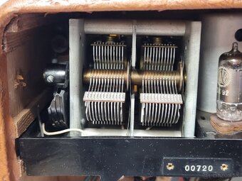 Schaltbild Libelle 4D61 RFT 》KABELKOVÉ STAROŽITNÉ RADIO - 13