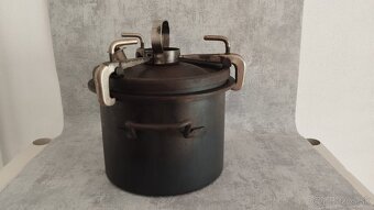 Velmi starý tlakový hrnec tz.tlakáč D.R.G.M - 13