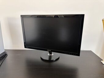 Pc zostava s monitorom a reproduktormi - 13