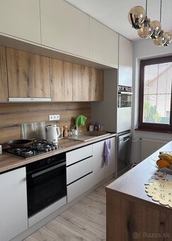 POKOJNÉ BÝVANIE V RODINNOM DOME V ŽIARI NAD HRONOM - 13