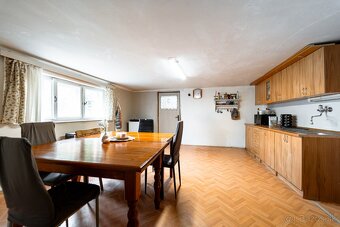 Na predaj rodinný dom v krásnym pozemkom v obci Sačurov - 13