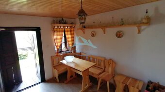 Dva malebné vidiecke domy na rozľahlom pozemku (1,6ha) v osa - 13