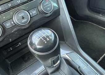 Volkswagen Tiguan 2,0 TDI 1MAJITEL 110kW 4X4+ALU nafta - 13
