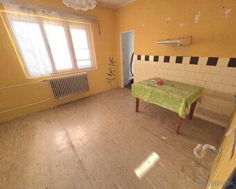 PREDAJ poschodový dom v obci Pastovce s pekným pozemkom - 13