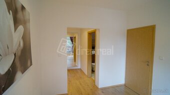 NOVÁ CENA Štýlový investičný  2 izbák s balkónom a parkov - 13