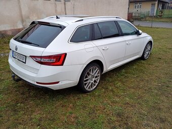 Predám 4x4 škoda Superb combi ročník 2016 dsg - 13