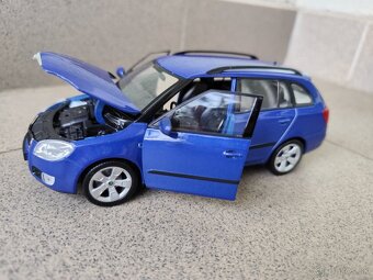 Predám nerozbalený model Škoda FABIA COMBI 2009 modrá farba - 13