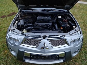 Mitsubishi L200 2.5 DI-D 4X4 DAKAR SUPER SELECT- UZÁVIERKA - 13