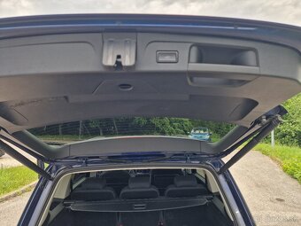 Predám VW Touran 2.0 TDI DSG NAVI full-LED PANO KAMERA - 13