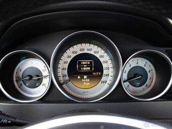 Mercedes-Benz C trieda 180 Sedan - 13