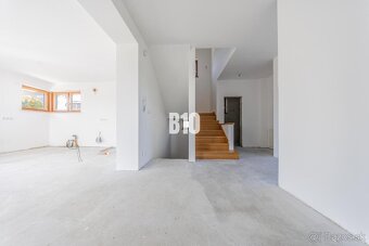 MODERNÝ, TECHNOLOGICKY VYSPELÝ 5i (229m2) RD s výbornou dost - 13