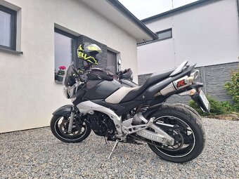 Suzuki GSR 600 - 13