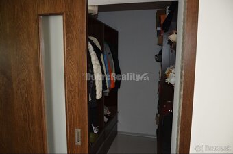 DOBRÉ REALITY - priestranný rodinný dom s veľkým pozemkom v - 13