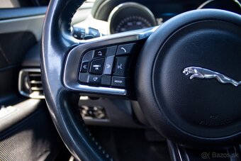 Jaguar XE - 13