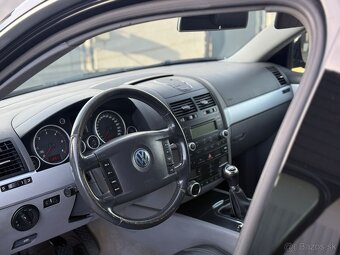 Volkswagen Touareg 2.5 R5 TDI – 4x4, rok 2006 - 13