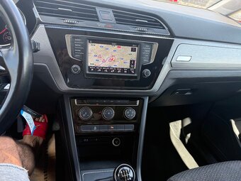 Volkswagen Touran 1.6 TDI SCR BMT Comfortline - 13