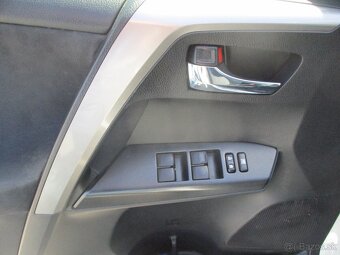 TOYOTA RAV4 2.5Hybrid 145 kW Executive e-CVT 2016 - 13