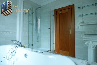 Exkluzívny 8-izbový rodinný dom s bazénom - Luxus a pohodlie - 13