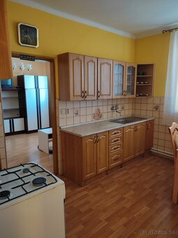 REZERVOVANÉ Predaj- 3iRD s veľkým pozemkom v obci Alekšince - 13
