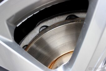 VW Golf 7 1.6 TDI 77 kW • 2013 • 252 tkm • Nové brzdy - 13