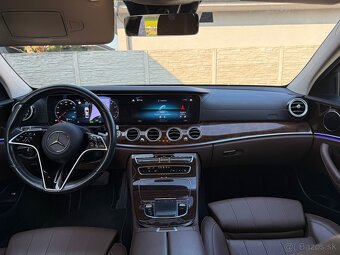 Mercedes-Benz E trieda Sedan - 13