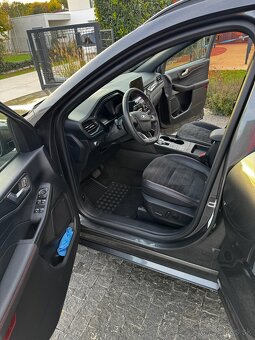 Predám Ford Kuga ST-Line X 2,5 Duratec FHEV AWD r.2022 - 13