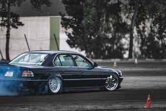 BMW e38 740i manual - 13