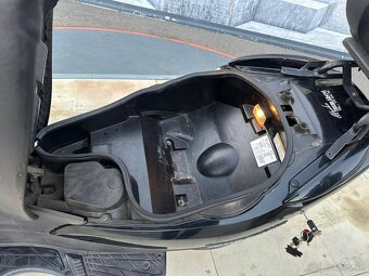 Suzuki Burgman 125 - 13