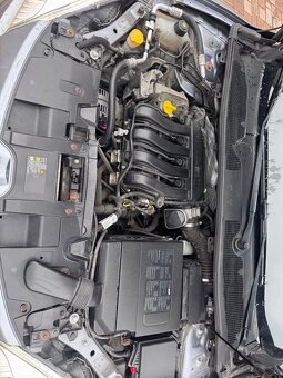 Renault Megane 1.6 16v - 13