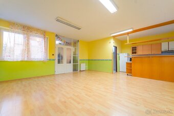 ATYPICKÝ RD NA HLAVNOM ŤAHU - VHODNÝ NA PODNIKANIE - 13