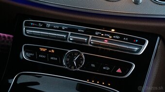 Mercedes E220d - Hnedá Metalíza, CarPlay, Letná-Zimná sada - 13