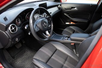 Mercedes-Benz GLA 180 d Entry A/T - 13