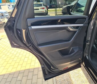 VW TOUAREG 3.0 TDI V6 ELEGANCE 4MOTION / MOŽNÝ OPOČET DPH - 13