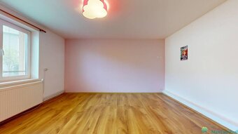 Rezervované, Rodinný dom so záhradou, 8 izieb, 1013 m2, Dvor - 13