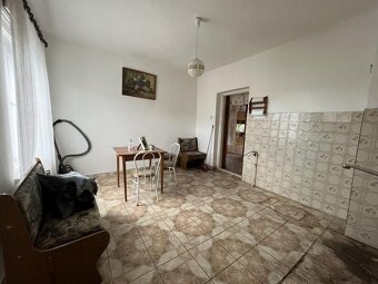 PERKUPA- 5 izbový poschodový dom v pôvodnom stave - 13