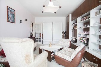 2-izbový byt prerobený na 3-izbový s balkónom blízko stanice - 13