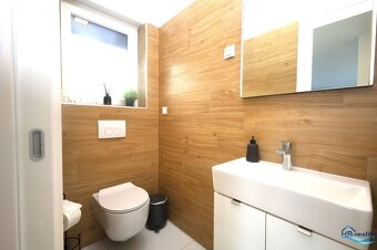 Vodice, Srima – dom s bazénom a strešnou terasou - 13