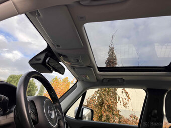 Jeep Renegade Panoramaticka strecha Limited - 13