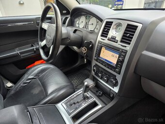 Chrysler 300 C 3.0 CRD, Mesačne: 228€ - 13