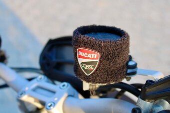 Ducati Monster 1100S - 13