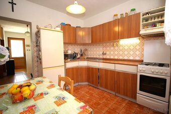 PREDAJ 6 izb DOM s garažou a pozem.1273 m² PARTIZÁNSKE - 13