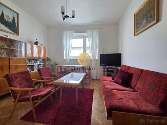 Na PREDAJ RD Zobor s krásnym pozemkom 941m2 - 13