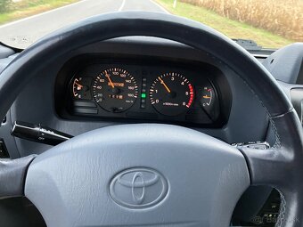 Toyota Land Cruiser J90 - 13