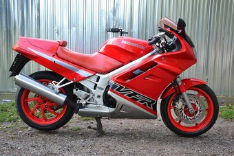 Honda VFR 750 RC36 - 13